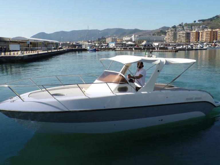 Motorboat to hire Salerno at the best price