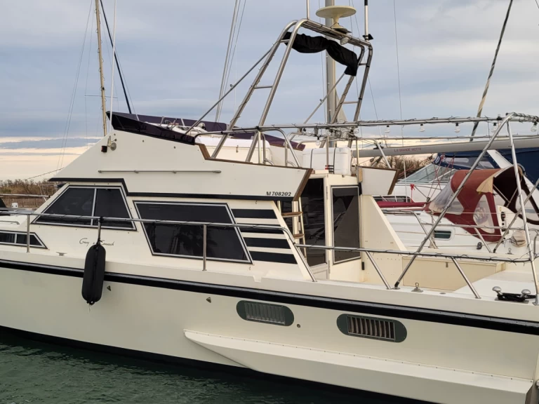 Yacht hire Sainte-Marie-la-Mer cheap Guy Couach 1200 Fly