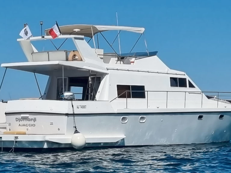 Hire Luxury Yacht Guy Couach with a boat licence