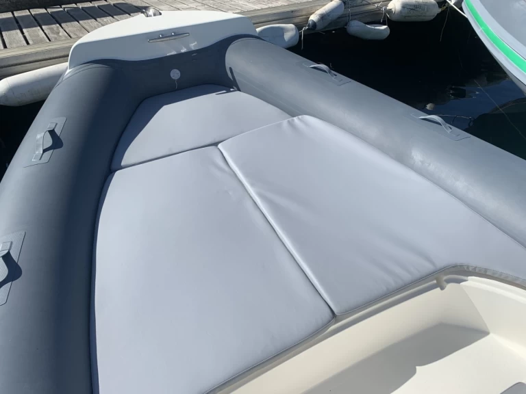 Hire a Nautica Led Nautica Led 680 Propriano