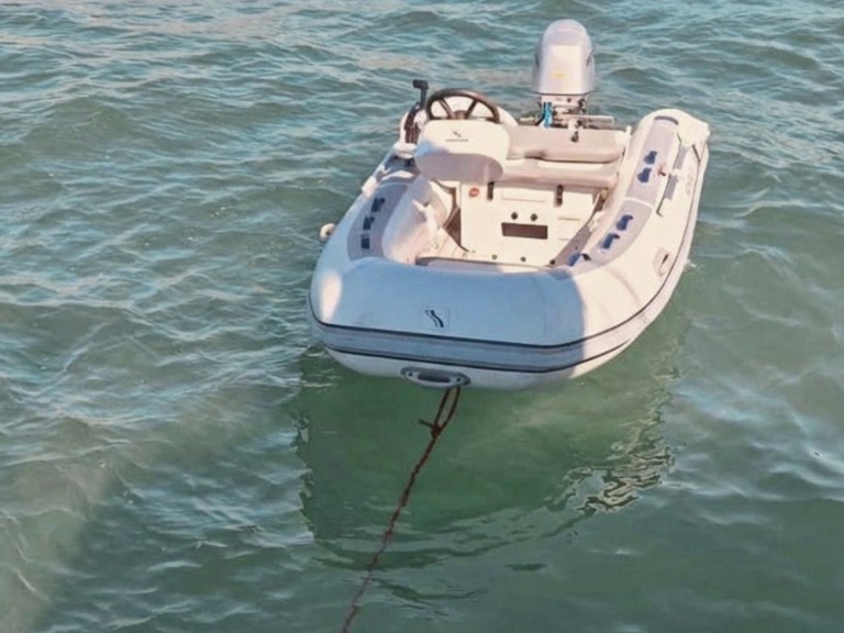 Hire Catamaran Bali with a boat licence