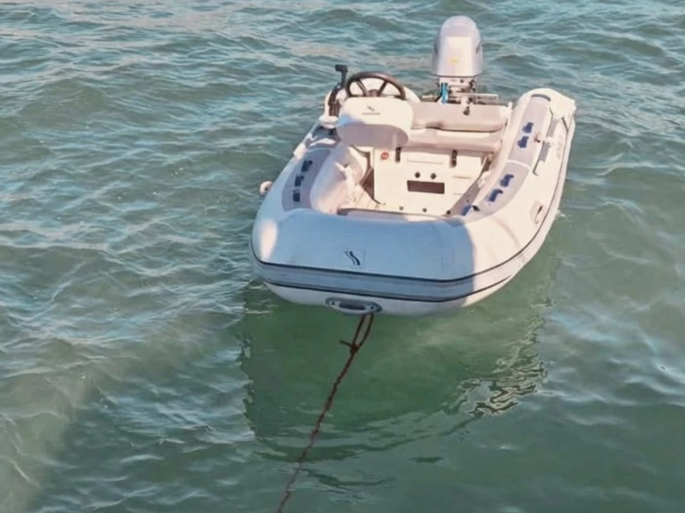 Hire Catamaran Bali with a boat licence