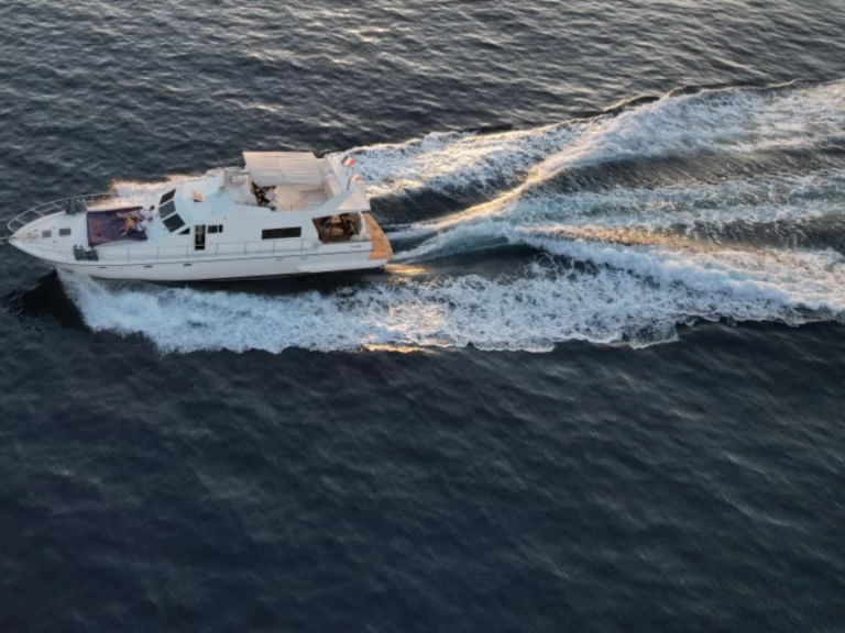 Hire a Guy Couach Guy Couach 1601 Fly France