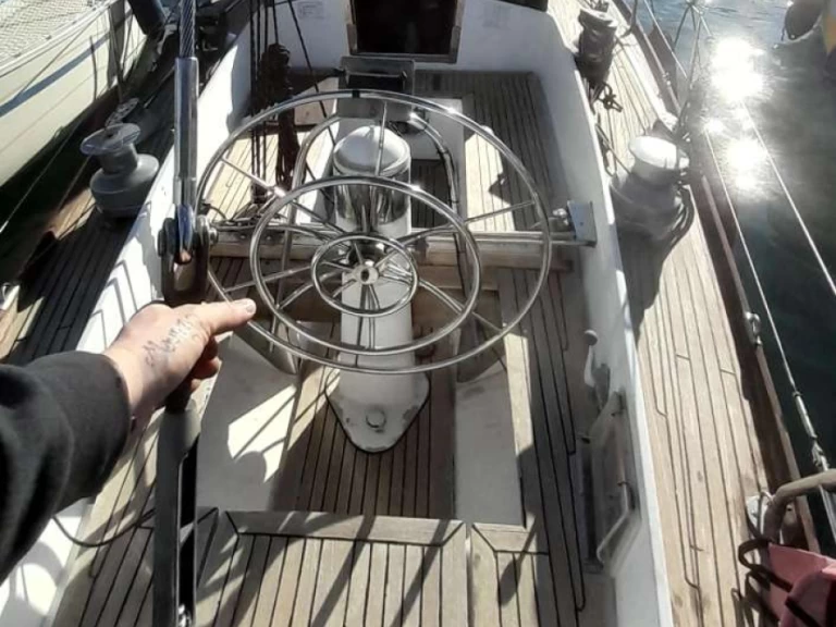 Yacht hire Genova cheap 43 race