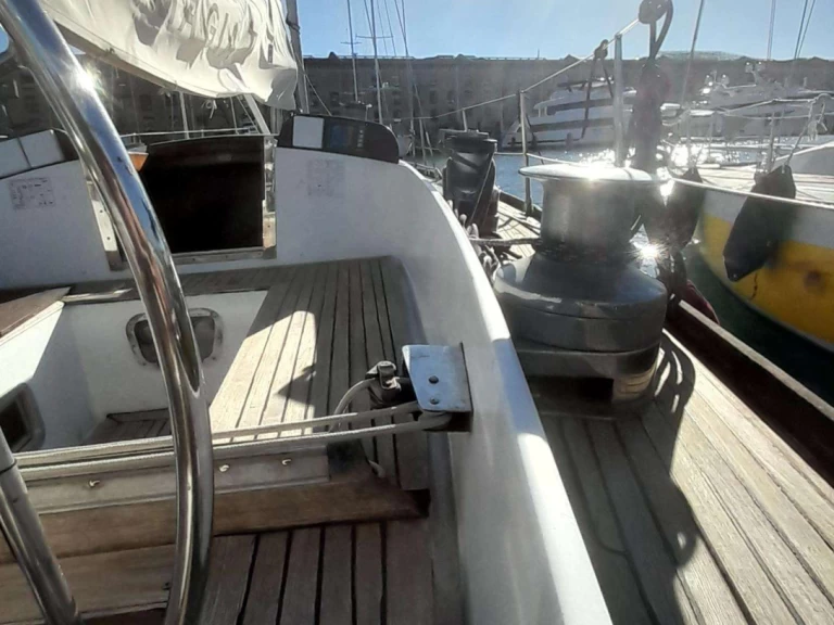 Hire Sailboat with or without skipper SWAN Genova