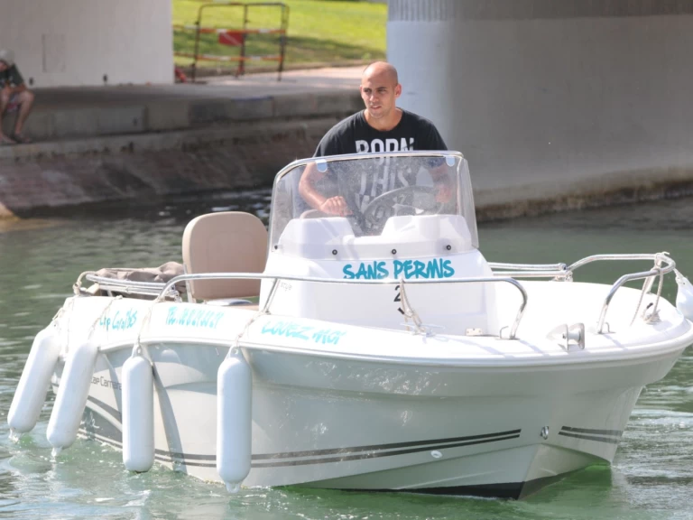 Hire Motorboat with or without skipper Jeanneau Sète