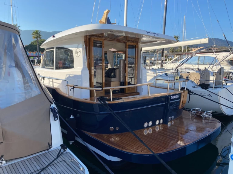 sasga MENORQUIN 34 HT 34 charter bareboat or skippered in  Hyères