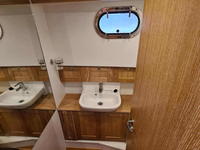 Yacht charter Hyères - sasga MENORQUIN 34 HT 34 on SamBoat