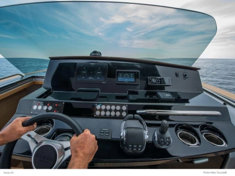 Yacht charter Hyères - Cantiere Del Pardo PARDO on SamBoat