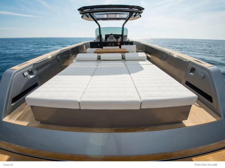 Hire a Cantiere Del Pardo PARDO Hyères