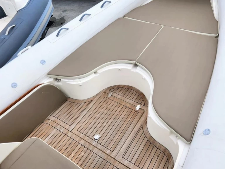 Hire a Nuova Jolly NUOVA JOLLY 820 KING Hyères