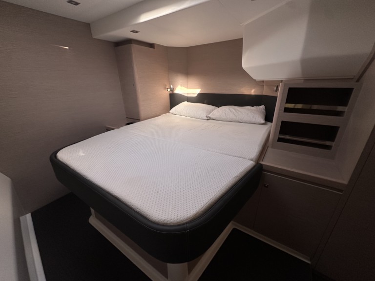 Hire Catamaran Dufour with a boat licence