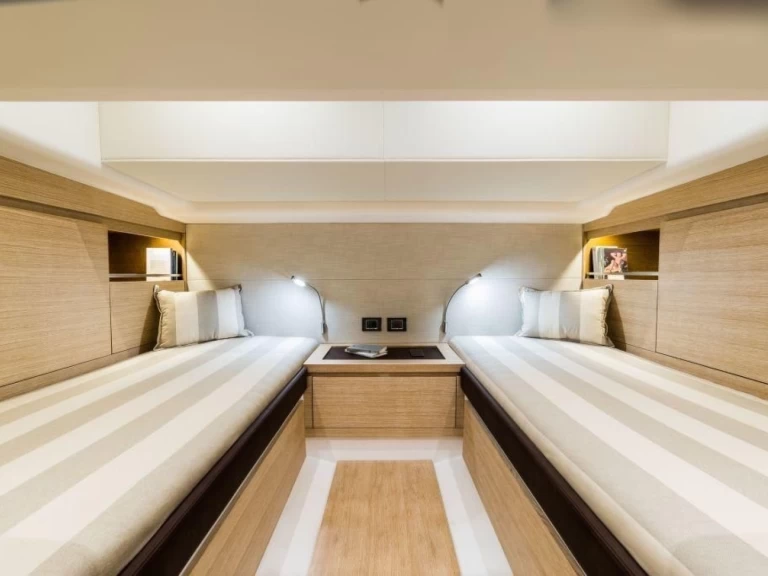 Motorboat to hire Hyères at the best price