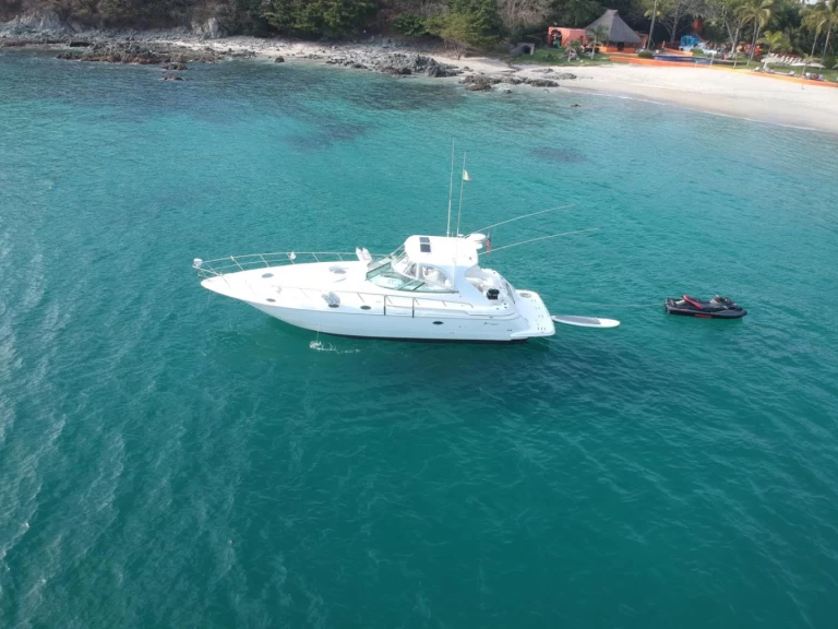 Yacht charter Cruz de Huanacaxtle - Cruisers 44 on SamBoat