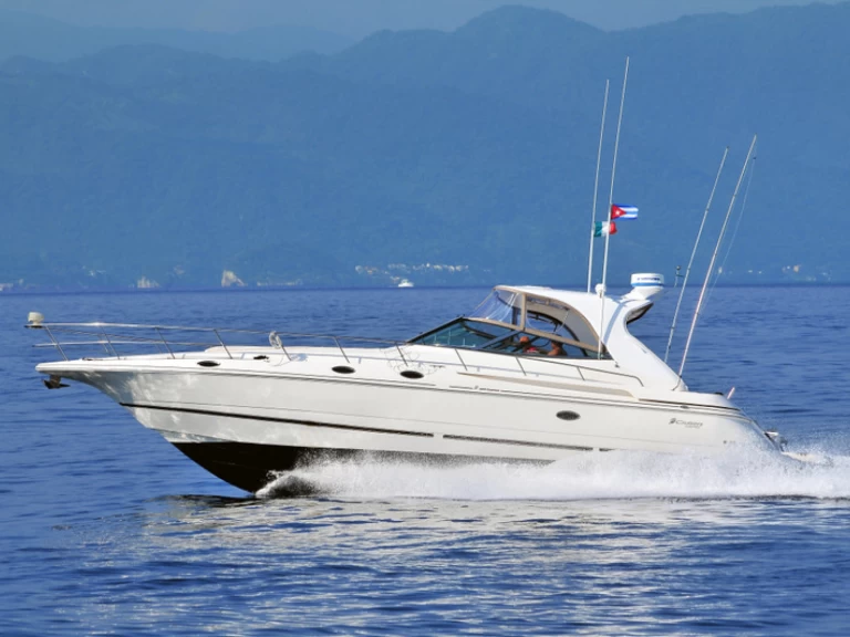 Hire a Cruisers 44 Cruz de Huanacaxtle