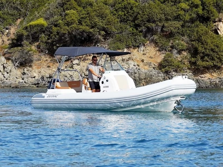 Yacht charter Propriano - Zodiac ZODIAC MEDLINE 6.8 on SamBoat