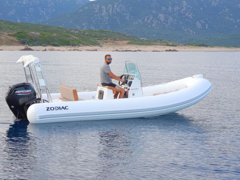 Hire RIB with or without skipper Zodiac Propriano