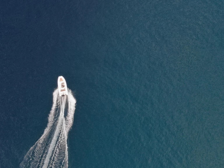 Hire RIB Zodiac with a boat licence