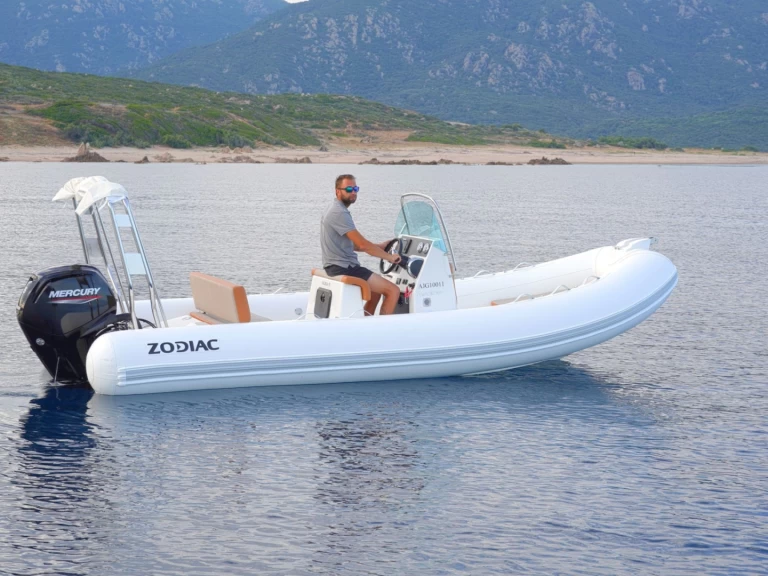 Hire RIB Zodiac with a boat licence