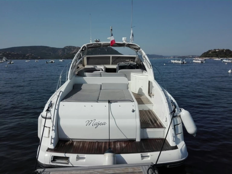 Charter a Princess Princess V42 in Porto-Vecchio on Samboat