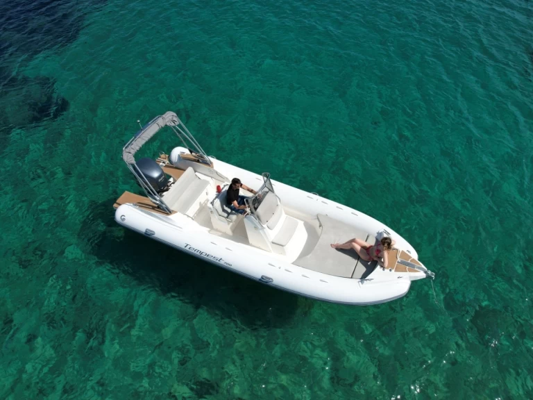 Yacht hire Porto-Vecchio cheap Tempest 700