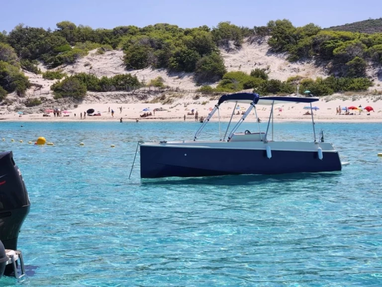 Hire a ALIZE ELECTRONIQUE LAGON 55 ELECTRIQUE Porto-Vecchio