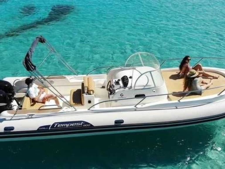 Charter a Capelli CAPELLI 900 TEMPEST in Porto-Vecchio on Samboat