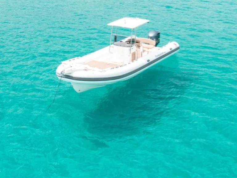 Motorboat to hire Poltu Quatu at the best price