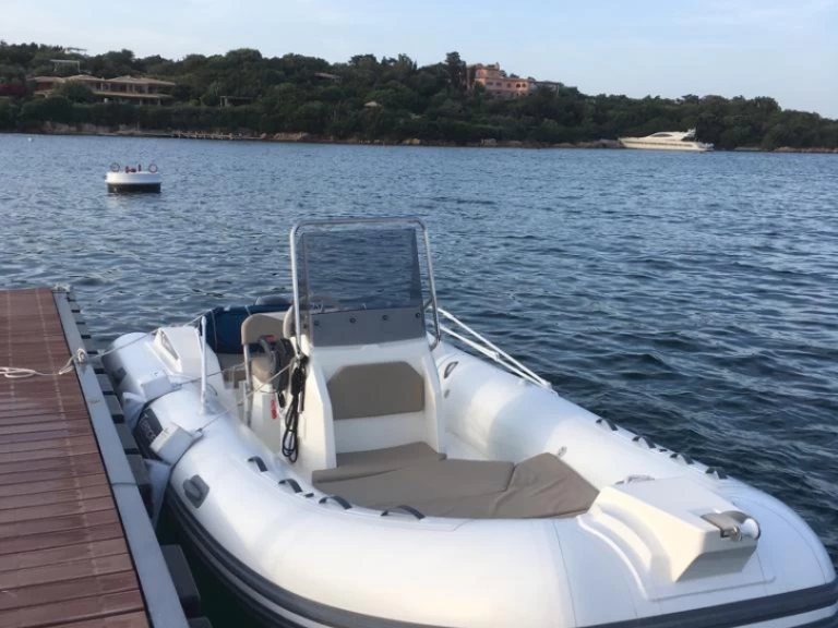 Motorboat hire in Porto Cervo - Capelli Tempest 570 40 HP