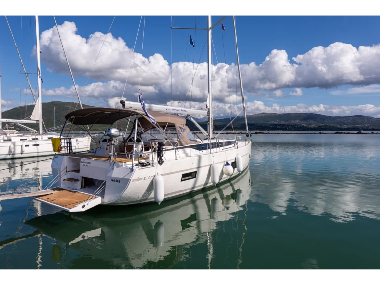 Sailboat to hire Lefkáda at the best price