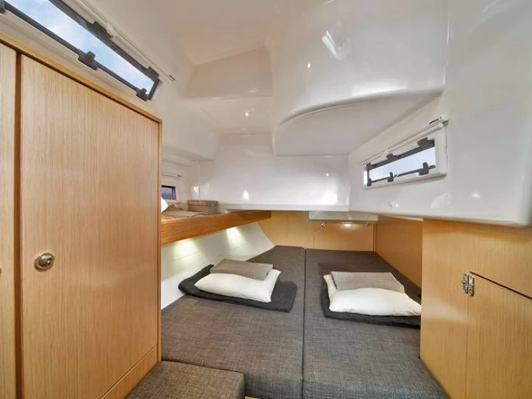 Sailboat to hire Primošten at the best price