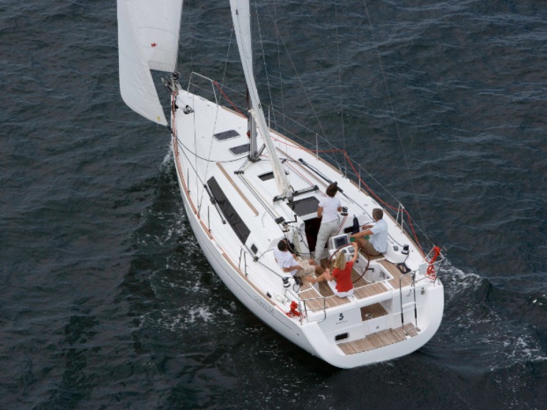 Hire a Bénéteau Oceanis 34 Punat