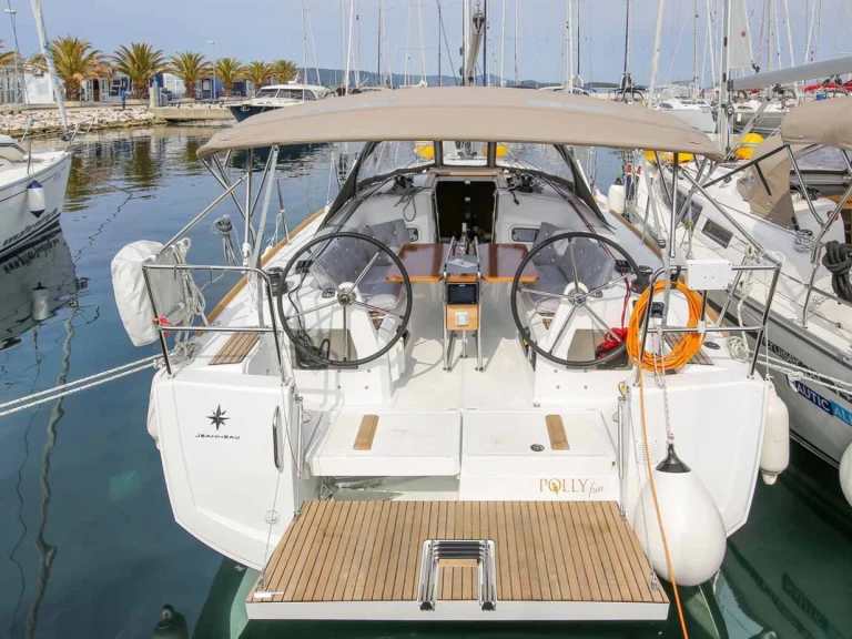 Hire a Jeanneau Sun Odyssey 349 Jezera