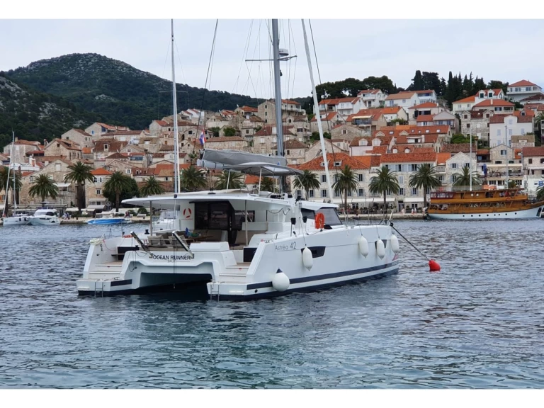 Hire Catamaran Fountaine Pajot with a boat licence