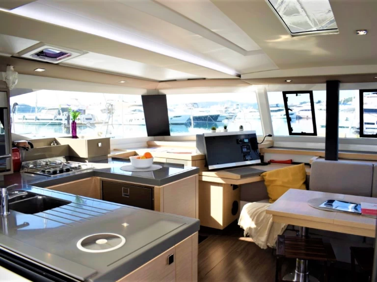 Catamaran to hire Pomer at the best price