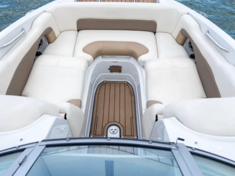 Charter a Crownline Eclipse E-4 in Miami Beach on Samboat