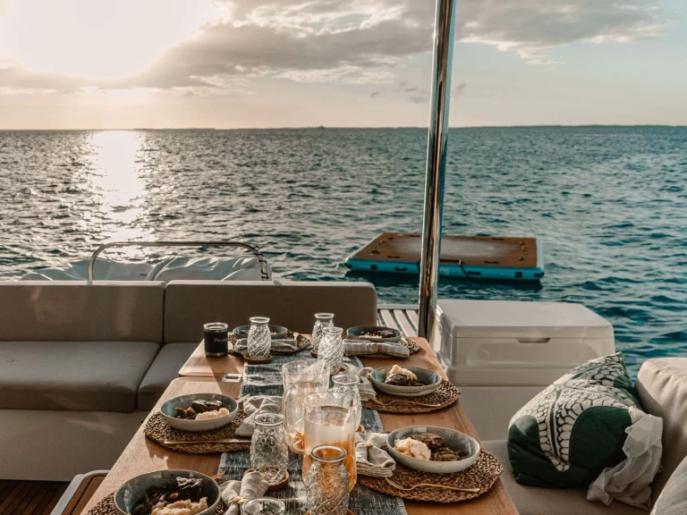 Yacht hire Bahamas cheap PURELYBLU