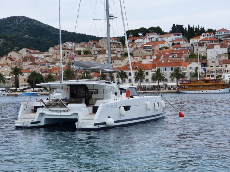 Hire Catamaran Fountaine Pajot with a boat licence