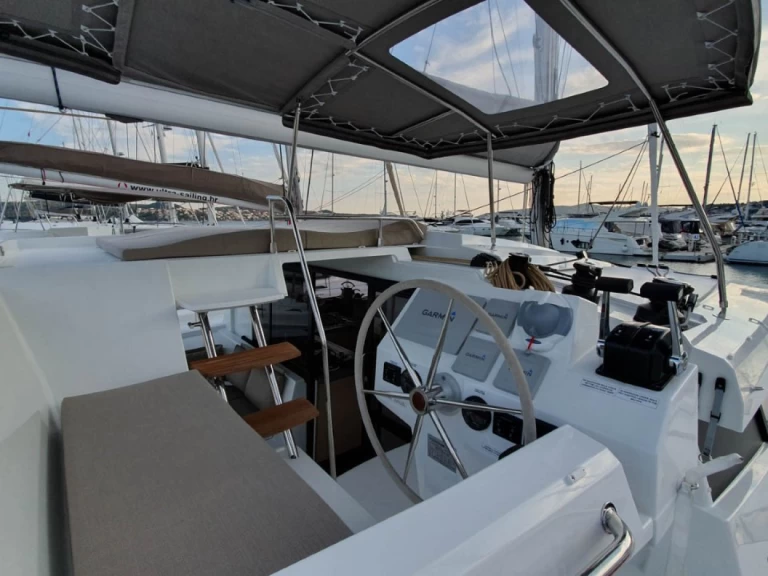 Catamaran to hire Pomer at the best price