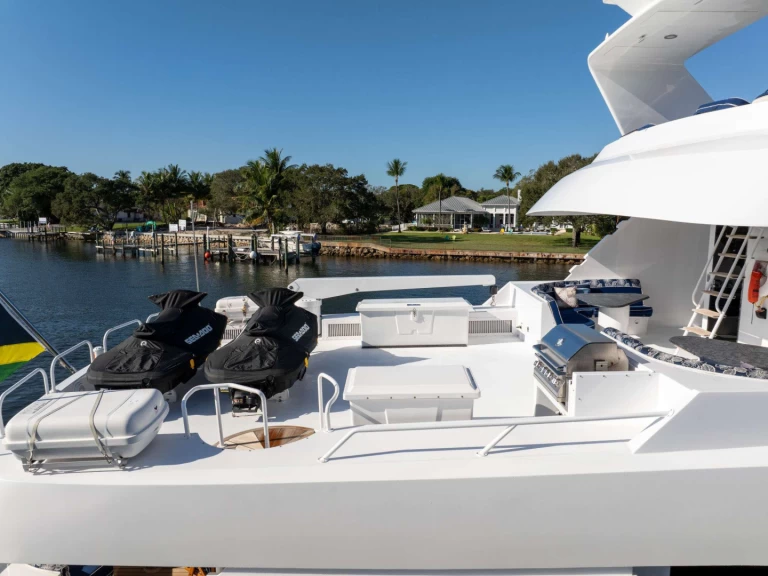 Luxury Yacht to hire Miami at the best price