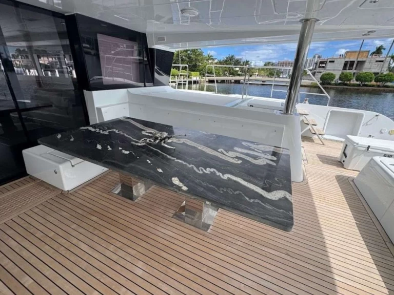 Hire Luxury Yacht with or without skipper Lagoon Bahamas