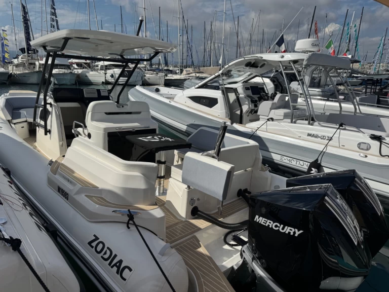 Hire RIB Zodiac with a boat licence