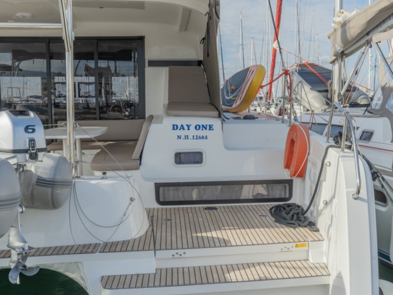 Hire Catamaran Lagoon with a boat licence