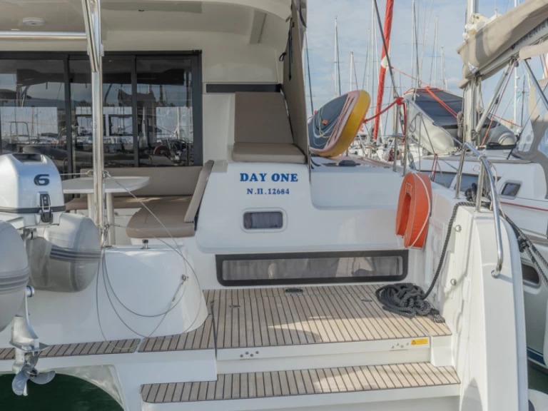 Hire Catamaran Lagoon with a boat licence