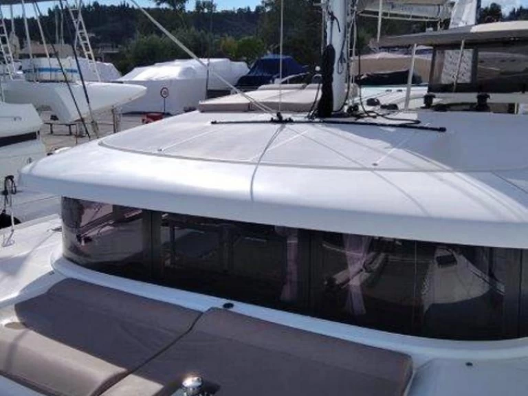 Yacht charter Lávrio - Lagoon Lagoon 42 on SamBoat