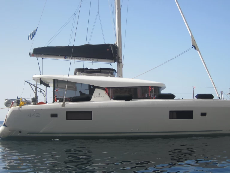 Hire Catamaran Lagoon with a boat licence