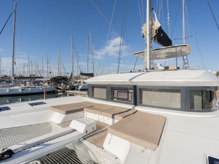 Catamaran to hire Nydri at the best price