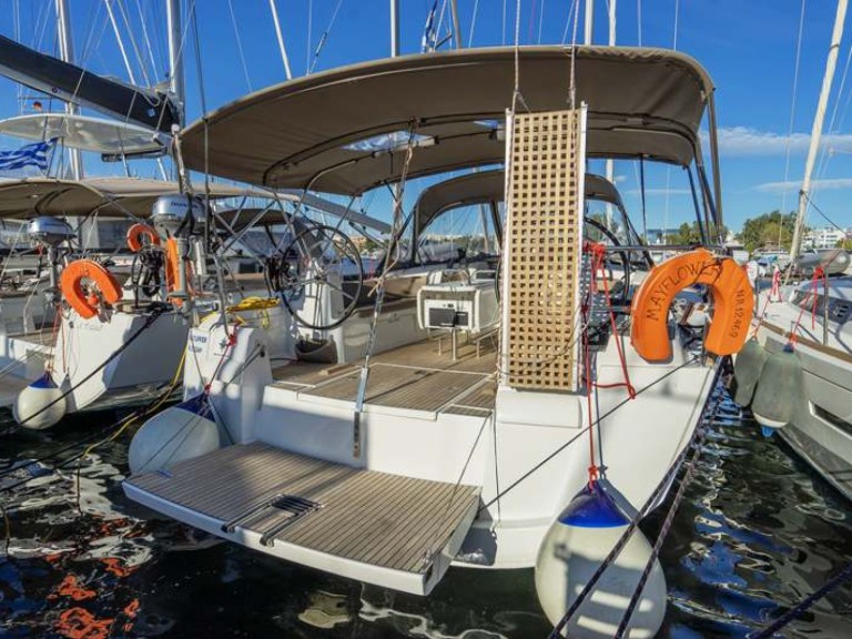 Charter a Jeanneau Sun Odyssey 519 in Néa Péramos on Samboat