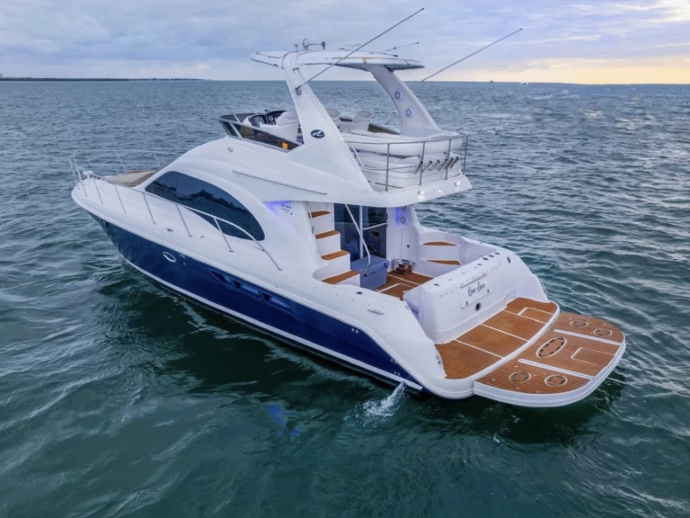 Hire Luxury Yacht with or without skipper Sea Ray Miami Beach