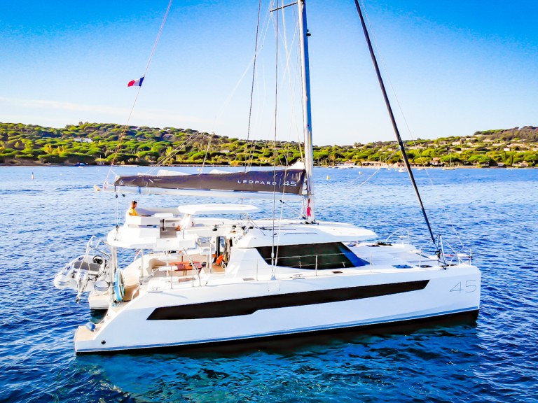 Charter a Leopard Catamarans / Robertson & Caine Leopard 45 in Toulon on Samboat